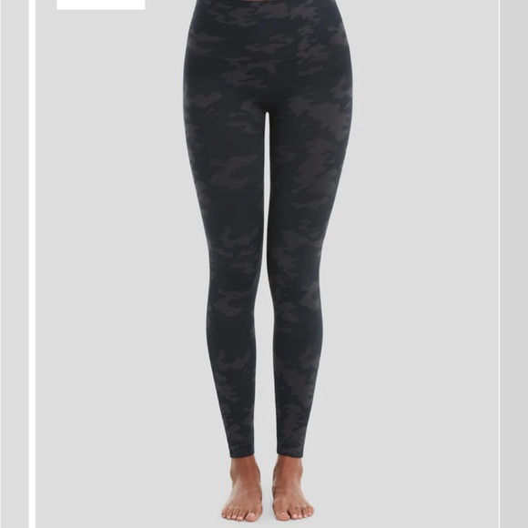 Seamless Shaping Leggings NWT Black Camo - Picture 5 of 5